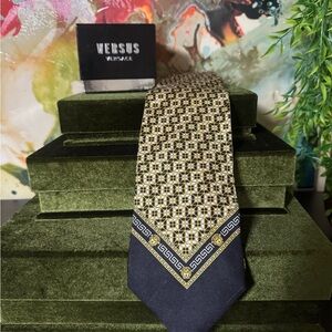 Gianni Versace Geometric Gold and Black Tie